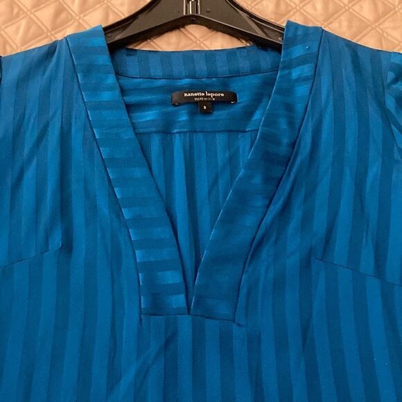 Nanette Lepore NWT Silk V Neck Long Sleeve Tunic Blouse in Blue Shadow Stripe. - Picture 2 of 9